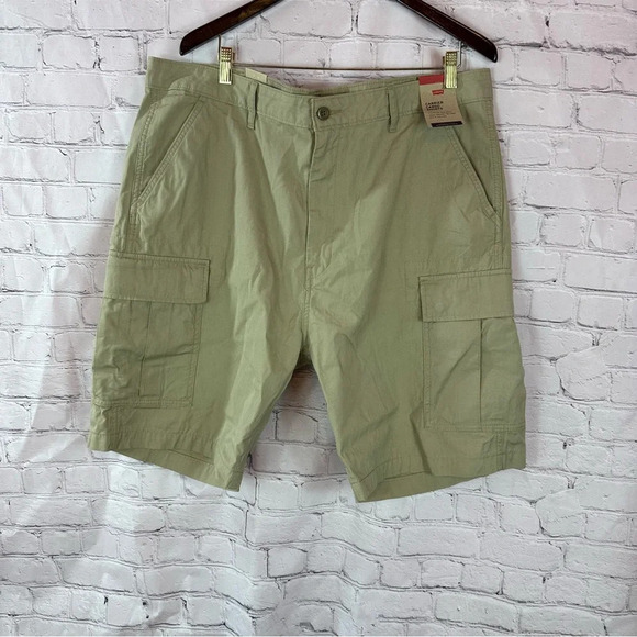 NWT levi's carrier cargo shorts sz 40 - Picture 1 of 9